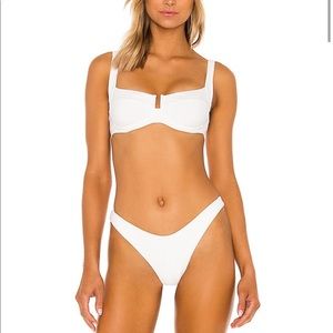 CAMELLIA TOP IN CREAM
L*SPACE
Color: Cream
Size: S
Qty: 1
$110.00